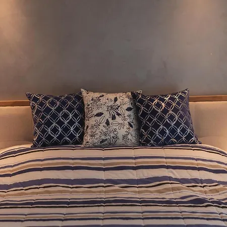 Joe's Place - Luxury Lifestyle زيرمات