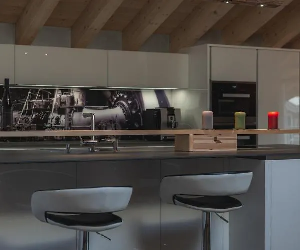 Joe's Place - Luxury Lifestyle *